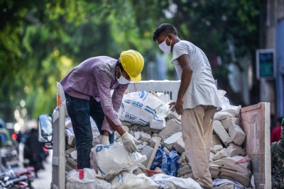 ފައިސާ ނުލިބި ކޮންޓްރެކްޓަރުން ހަލާކުވެ ނެތި ދަނީ!