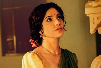 ސޮނާކްޝީގެ ފުރަތަމަ ތެލުގޫ ފިލްމަށް ދިވްޔާ ކޯސްލާ