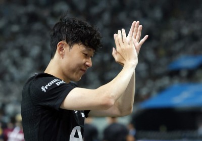 10 އަހަރަށް ފަހު ސޮން ފެންކަޅިވެފައި ހުރެ ސްޕާސްއާ ދުރަށް