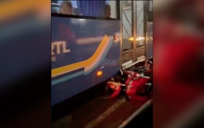 އެކްސިޑެންޓުވެ ބަޔަކަށް އަނިޔާވީ އޯވަޓޭކްކުރަން އުޅެނިކޮށް ބަހުގެ ދަށުވެގެން، ސައިކަލު ޓޯކޮށްފި