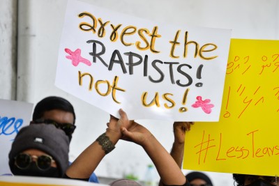 ކުޑަ ކުއްޖަކު ރޭޕު ކުރި ދިވެހި ދެ ފިރިހެނުން 20 އަހަރަށް ޖަލަށް