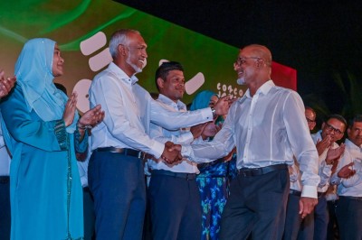 ނޭޕާލަށް ވީހެން ރާއްޖެއަކަށް ނުވާނެ، ދިވެހީން މާ އިޚުލާސްތެރިވާނެ: ނާޒިމް