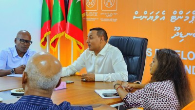 ދ. އަތޮޅު ރަށްރަށުގެ އިސްބޭފުޅުންނާ ސިޔާމް ބައްދަލުކުރައްވައިފި