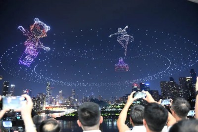 ޗައިނާގައި 11،000 ޑްރޯނުން ދައްކާލި މަންޒަރު ރެކޯޑް ފޮތަށް