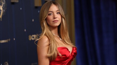 ސިޑްނީ ސްވީނީއަށް ބޮލީވުޑުން 63 މިލިއަން ޑޮލަރުގެ ހުށަހެޅުމެއް