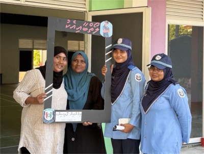 އަންހެން ފުލުހުން ލޯތްބާއެކު މަގުތަކަށް