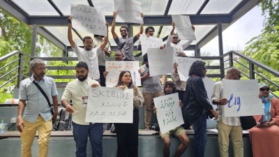 ޕްރެޝަރާ އެކު ރައީސް، ނޫސްވެރިންނާ ބައްދަލުކުރައްވަނީ