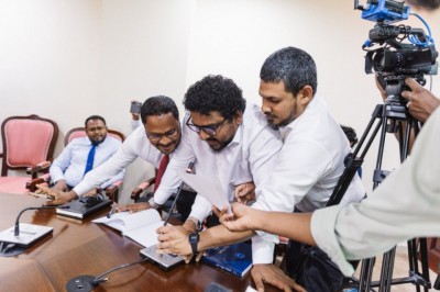 އަތަށް މައިކް އައީ މުލައްދަނޑީގެ ބާރު ގަދަވީމާ، ޚަރަދު ހަމަޖައްސައިފިން: އިމްރާން