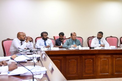 ކިޔައިލަން ފުރުސަތަކަށް އެދިއެދި އޮއްވައި، ކައުންސެލް ޖެނެރަލްގެ ލަފާތަކާއެކު ކޮމިޓީ ރިޕޯޓު ފާސްކޮށްފި