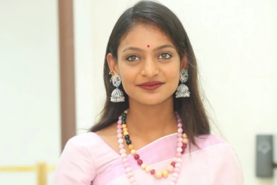 އިންޑިއާގެ ފެސްޓިވަލަކުން އާއްމުންގެ ސަމާލުކަން ހޯދި މޮނާލިސާއަށް މަޅަޔާލަމް ފިލްމެއް