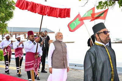 މޯދީގެ ސިޔާސީ ދަތުރާ ގުޅޭ ފިލްމެއް ހަދަނީ