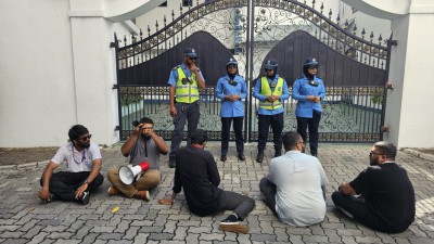 އިންޒާރަކަށް، ބިރަކަށް ނުބަލައި، މުލީއާގެ ދޮށަށް ވެސް ނޫސްވެރިން އެއްވެއްޖެ