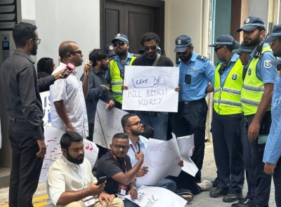 މީޑިއާ ކޮންޓްރޯލް ބިލުގެ ދިރާސާ ސިއްރުކުރުމުން ނޫސްވެރިން މުޒާހަރާކުރަނީ