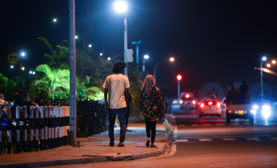 އިންނާނެ ކަމަށް ބުނެ ދިވެހި އަންހެނަކަށް ލަނޑުދީ، ފައިސާ ހޯދި މީހަކު ބަންދަށް