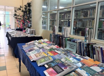 އެމްއެންޔޫއަށް ފޮތް ހަދިޔާކުރުމުގެ ފުރުސަތާއެކު، ލައިބްރަރީ ދުވަސް ފާހަގަކުރަނީ