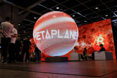 ބިޓްކޮއިން ގަންނަ ކުންފުނިތަކުގެ ޝެއާގެ އަގު ދަށަށް ދަނީ