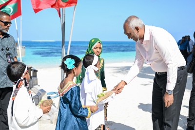 ދެ ދުވަހުގެ ދަތުރުފުޅެއްގައި ރައީސް އދ. އަތޮޅަށް