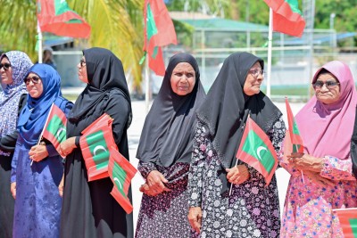 60 މީހުން އުޅޭ ރަކީދޫގެ ގިނަ ރައްޔިތުން ބޭނުންވަނީ ރަސްމާލެއަށް ބަދަލުވާން