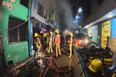 ލިލީގެ ބާޒާރުމަތީ ފިހާރައިގައި ރޯވެ، ގިނަ މުދާތައް އަނދައިފި