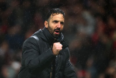 ދުނިޔޭގެ ޗެމްޕިއަނުން ބަލިކުރެވުމުން އަމޮރިމް އުފަލުން ފޮޅިފައި