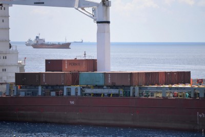 މާލެ ކައިރި އޮތް ކާގޯ ބޯޓަކުން މީހަކު ކަނޑަށް ވެއްޓުނުތާ 9 ގަޑިއިރު، އަދި ނުފެނޭ