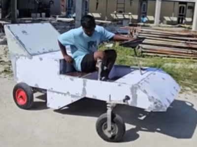 އުމުރުން 15 އަހަރުގައި ޚިޔާލީ ތަސްވީރަކަށް ހެދީ ކާރެއް!