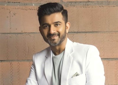 ބޮލީވުޑްގެ މިއުޒިކް ޑައިރެކްޓަރެއްގެ މައްޗަށް ޖިންސީ ގޯނާގެ ތުހުމަތުތަކެއް