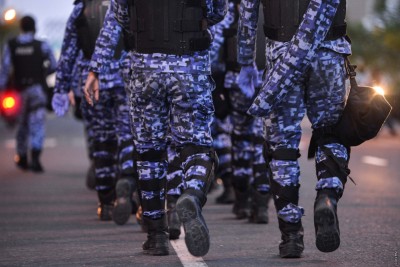 13 މިލިއަން ސިނގިރޭޓު ގެއްލުން: ހަތަރު މީހުން ހައްޔަރުކޮށްފި، ދެ ވިޔަފާރިވެރިންނާއި ކަސްޓަމްސް މުވައްޒަފެއް ހިމެނޭ