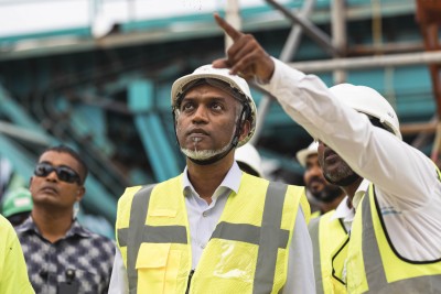 ކޮޅުވެއްޓި ބަންޑުން ޖަހާލުން: މަސައްކަތްތެރީންގެ ސަލާމަތަށް އިސްކަން ދިނުމަށް ރައީސްގެ އިލްތިމާސެއް