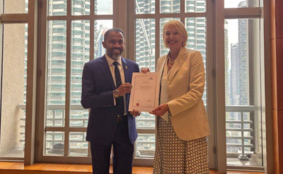 އިނގިރޭސިވިލާތުގެ ޗާޓާޑް މެނޭޖްމެންޓް އިންސްޓިޓިއުޓްގެ އިންޓަނޭޝަނަލް އެޕްރޫވްޑް ސެންޓަރެއްގެ ގޮތުގައި އެވިޑް ކޮލެޖް ކަނޑައަޅައިފި