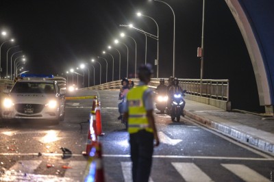 ހައިވޭގައި އެކްސިޑެންޓުވެ، ދިވެއްސެއްގެ ބޯ ފަޅައިގެން ގޮސްފި