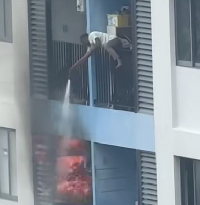 އަލިފާން ނިއްވަން ހަރަކާތްތެރިވި ގޮތުން ސަމާލުކަން، ތައުރީފާއި ކަންބޮޑުވުން