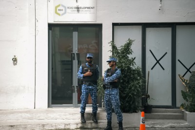 ކޮރަޕްޝަން, ކޮރަޕްޝަން, އެތާވެސް, މިތާވެސް!