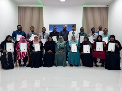 އުލިގަމާއި ބާރަށު އޮފީސް އިދާާރާތަކުގެ މުވައްޒަފުންނަށް ހިންގި ދިވެހި ބަހުގެ ތަމްރީން ނިންމާލައިފި