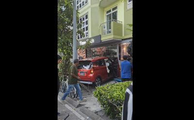 ހުޅުމާލޭގައި ކާރެއް ކޮންޓްރޯލް ނުވެގެން ގޮސް ސައިކަލެއްގައި ޖެހި، ދުވާރު މައްޗަށް