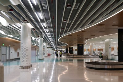 ބެލެވެނީ ލައްކައެއްހާ ޑޮލަރު ފޭރިގަތް ކަމަށް، ފިލީ ލޯންޗެއްގައި