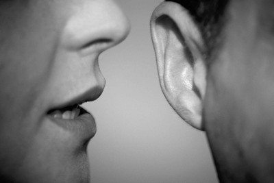 ވާހަކަ އުފުލާ ފެރީއަކަށް ތިބާ ނުވާށެވެ!