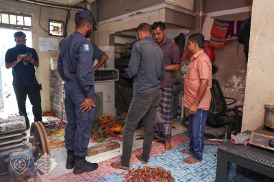 ބާ ދަގަނޑުގެ ވިޔަފާރިކުރާ 21 މީހަކު ޗެކުކޮށް، 14 މީހުން އިމިގްރޭޝަނުގެ ބެލުމުގެ ދަށަށް