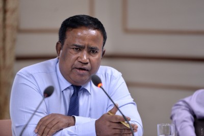 ފެނަކައިގައި އިހުމާލުވާ މުވައްޒަފުންގެ ޑިޕާޓްމަންޓް ބަދަލުކުރުމަކީ ހައްލެއް ނޫން، ވަކިކުރަން ޖެހޭ: އަބްދުލްޣަފޫރު