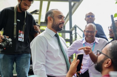 "މީޑިއާތަކަށް ފައިސާ ދެނީ ބަލަންޖެހޭ ވަރަށް ނުބަލަ، ވިއުވަޝިޕާއި މުވައްޒަފުންގެ އަދަދަށް ބަލަންޖެހޭ"