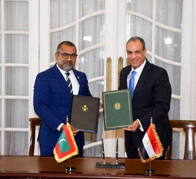 ސިޔާސީ ކަންކަމުގައި މަޝްވަރާކުރުމާ ބެހޭ ފަހުމުނާމާއެއްގައި މިސްރާއެކު ސޮއިކޮށްފި