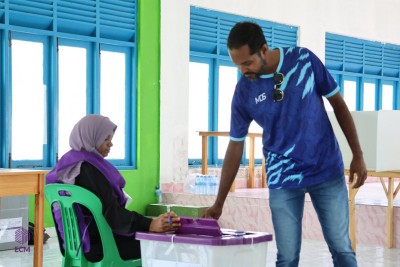 ކިޔޫތައް ބަންދުކޮށް، ވޯޓު ގުނަން ފަށައިފި