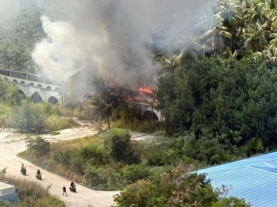 ފަރުކޮޅުފުށީގެ އިމާރާތެއް ރޯވެ، އަނދައިފި