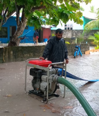 ނިލަންދުއަށް އިއްޔެ ނުހުއްޓި 12 ގަޑިއިރު ވާރޭ ވެހުނު، ބޮޑު ބައެއްގައި ފެންބޮޑުވެފައި