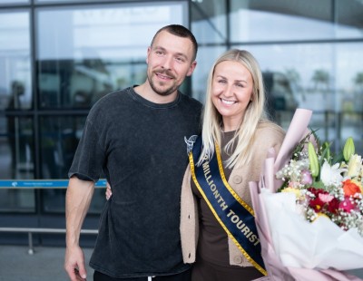 ދެ މިލިއަން ފަތުރުވެރިން ހަމަކޮށްދިނީ، ހަނީމޫނަށް އައި އިނގިރޭސި އަންހެނެއް