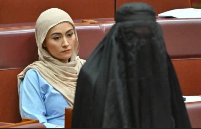 އޮސްޓްރޭލިއާގެ މަޖިލިސް މެންބަރަކު މޫނު ބުރުގާގައި ޖަލްސާއަށް ވަދެ ފުރައްސާރަކޮށްފި