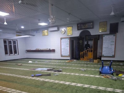 ހިތަދޫ މިސްކިތަކަށް ނަމާދަށް ދިޔައިރު، ގޮނޑިތަކާއި މުޞްޙަފުތަކަށް ހުރީ ގެއްލުންދީފައި!