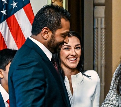 ލޯބިވެރިޔާގެ ސެކިއުރިޓީއަށް ސަރުކާރުގެ އެޖެންޓުން ބޭނުންކުރި ކަމުގެ ތުހުމަތު، އެމެރިކާގެ އެފްބީއައި ޑިރެކްޓަރަށް