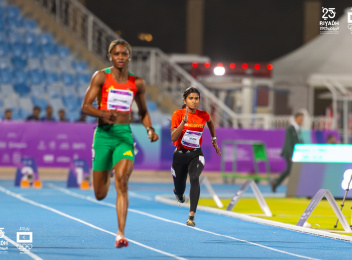 އަންހެނުންގެ 100 މީޓަރު ދުވުމުގެ ސެމީގައި ޝަބާ ވާދަކޮށްފި