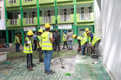 ޕާކަކާއި ޕާކިން ޒޯނެއް ތަރައްގީކުރުމަށް އަރަބިއްޔާ ސްކޫލުގެ ކުރީގެ އިމާރާތް ތަޅާލުމުގެ މަސައްކަތް ފަށައިފި